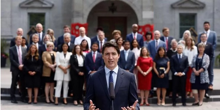 ۳۰ وزیر کابینه نخست‌وزیر کانادا برکنار شدند